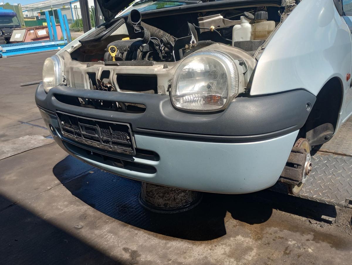 Renault Twingo C06 orig Stoßstange vorn Stoßfänger MV632 Grau Bj 2002