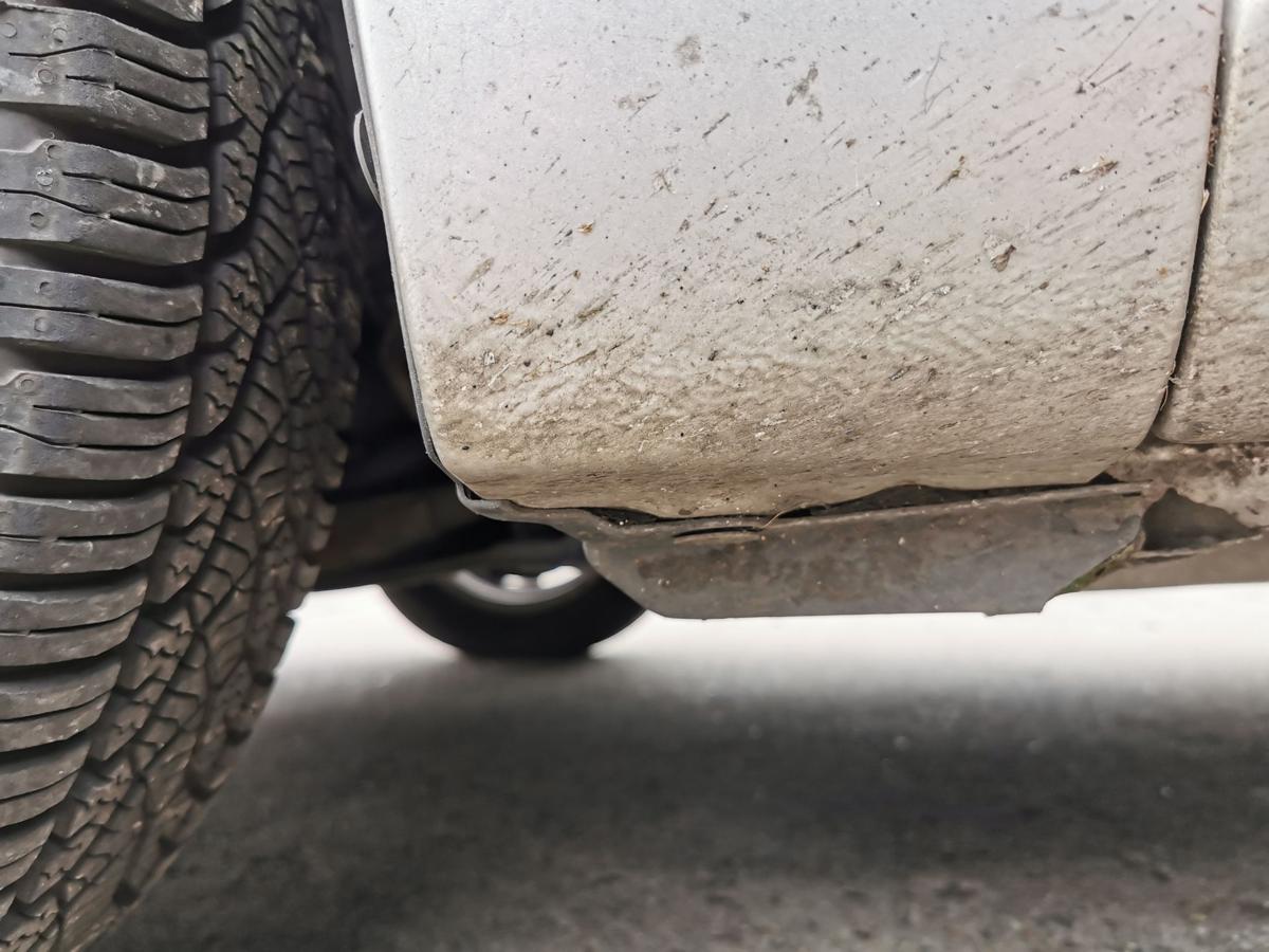 Toyota Yaris XP9 Kotflügel Fender Seitenwand vorn links 1E7 Silver Pearl Met