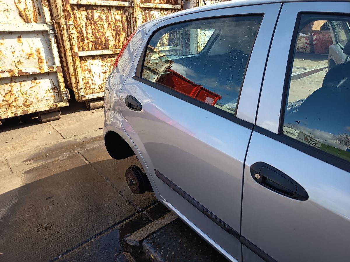 Fiat Grande Punto 199 original T&uuml;r hinten rechts Fond 589/A Jungle grey Bj 2009