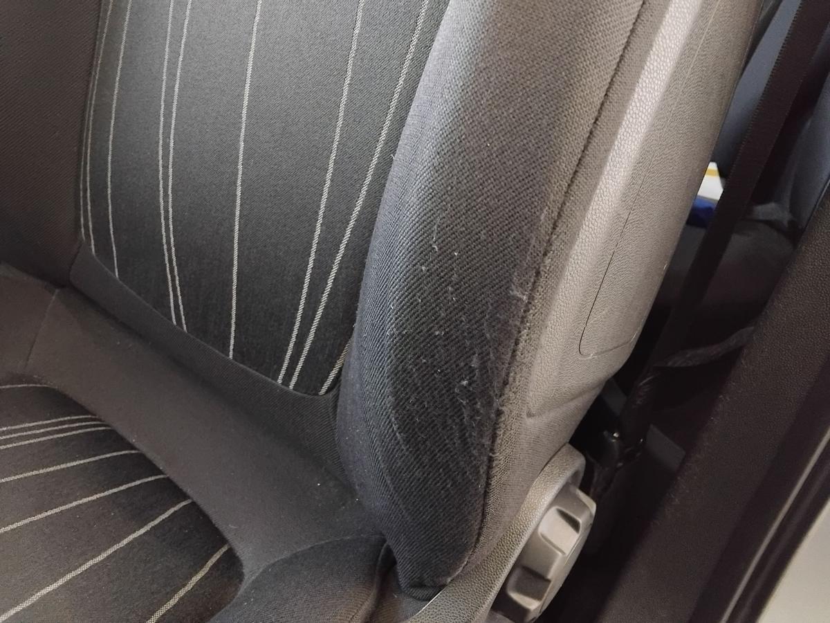 Opel Corsa D original Sitz vorn links 3-t&uuml;rig Fahrersitz Stoff anthrazit BJ2007