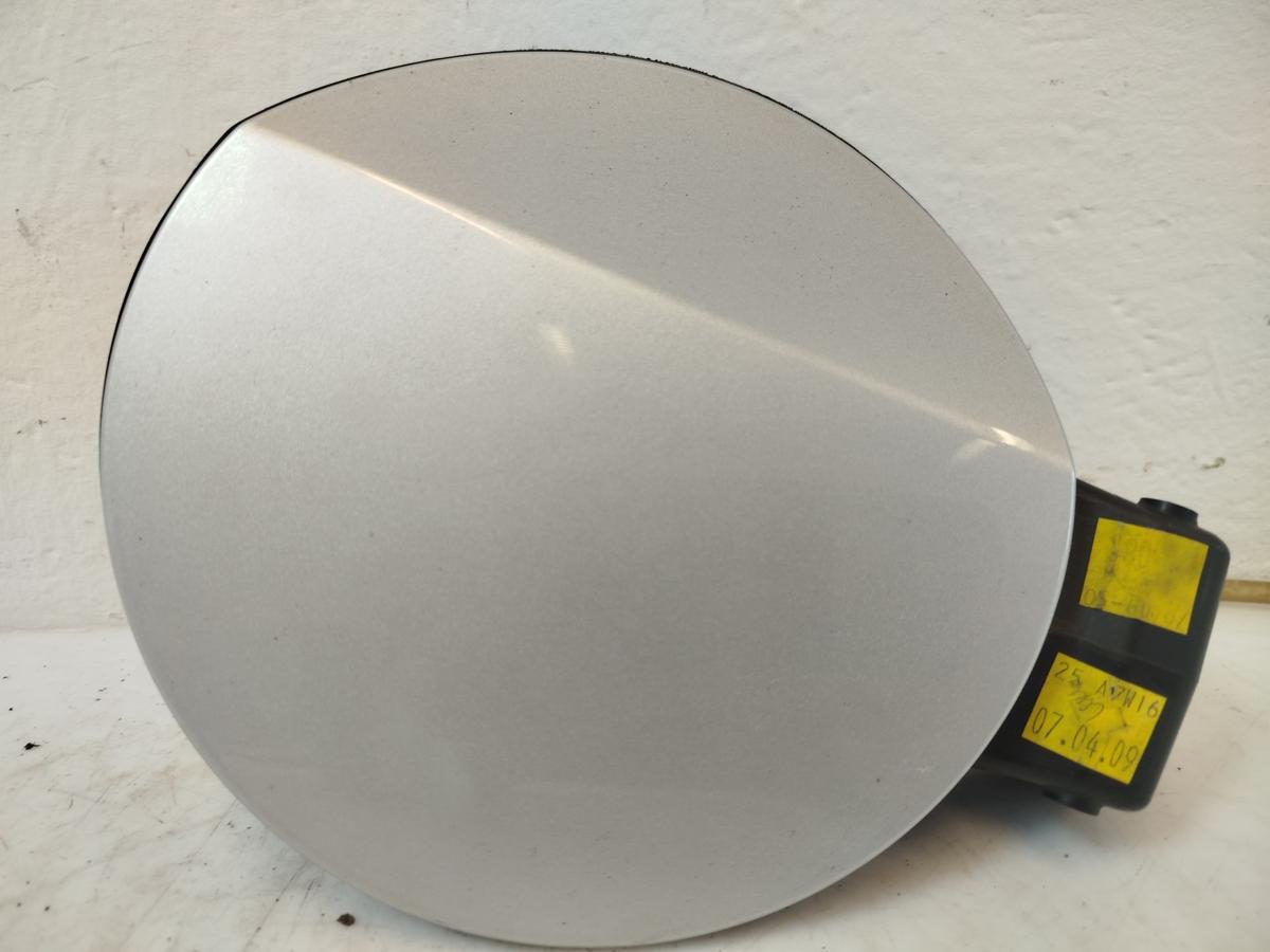 VW Golf VI 6 1K Tankklappe Tankdeckel Tankverschluss LA7W Reflexsilber