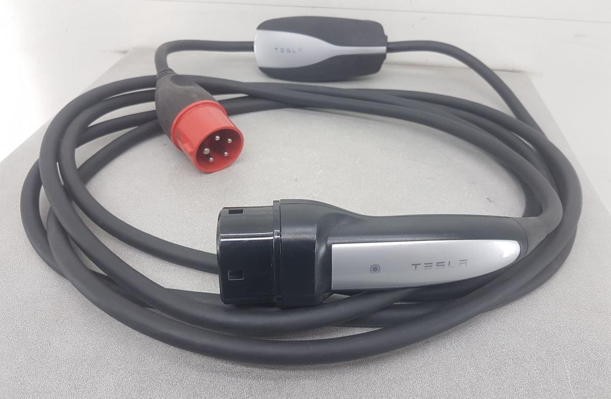Tesla Model Y original Ladekabel 400V CEE Kraftsteckdose 1046714-00-D Bj2023
