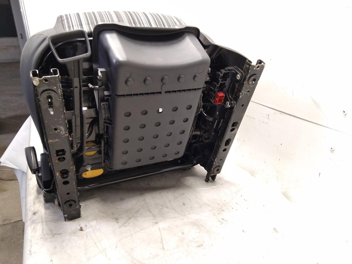 VW Fox 5Z original Sitz vorn links Fahrersitz Stoff grau BJ2007