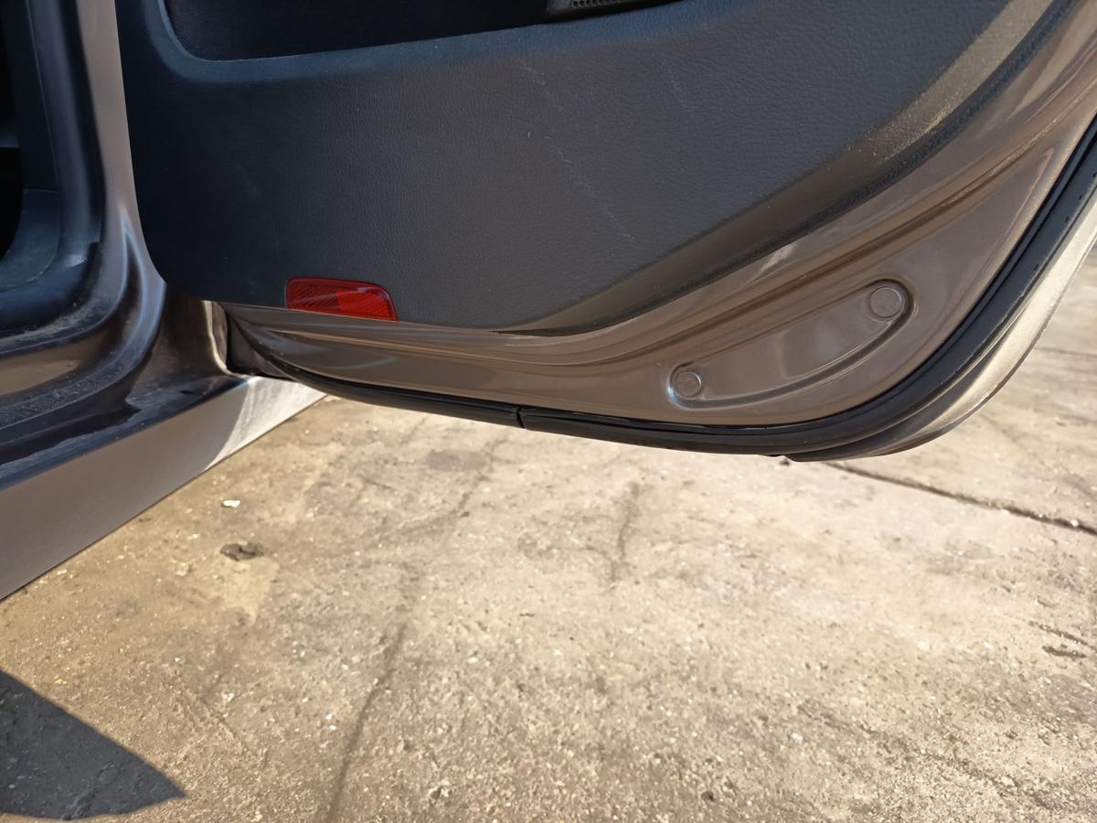 Golf Plus II original T&uuml;r hinten rechts Fond A8X Kaschmirbraun Bj 2009