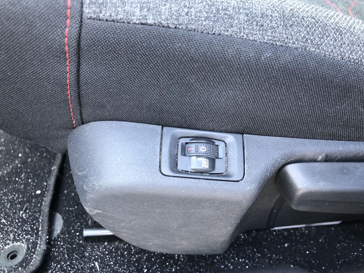 Citroen C3 III SX ab17 Sitz vorn links Fahrersitz Stoff mit Heizung Autositz
