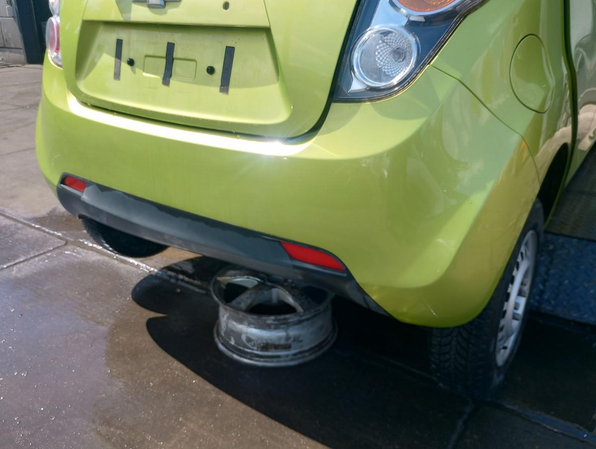 Chevrolet Spark M300 orig Stoßstange hinten Stoßfänger Grün Bj 2010