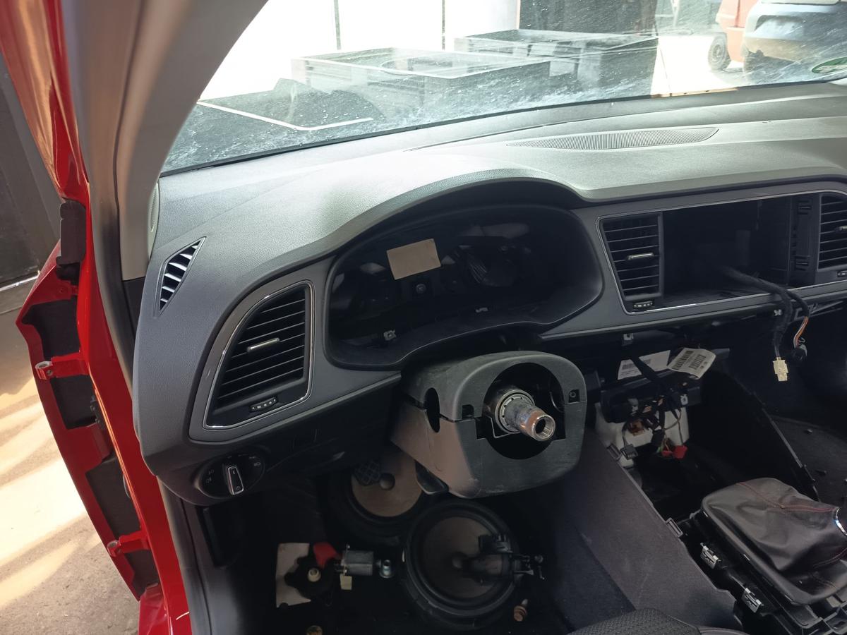 Seat Leon ST 5F original Armaturenbrett Tafel Oberteil Bj 2015