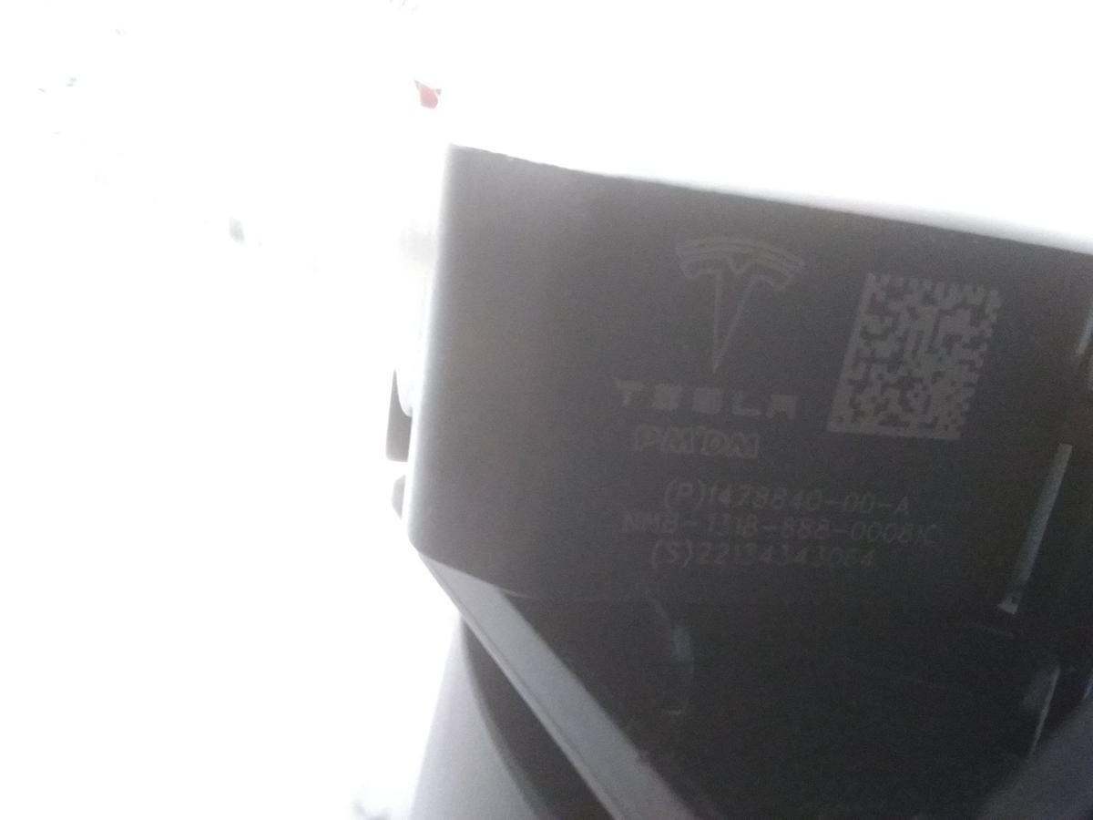 Tesla Model Y original Ladeklappe Blende Reflektor Seitenteil links Bj.2023