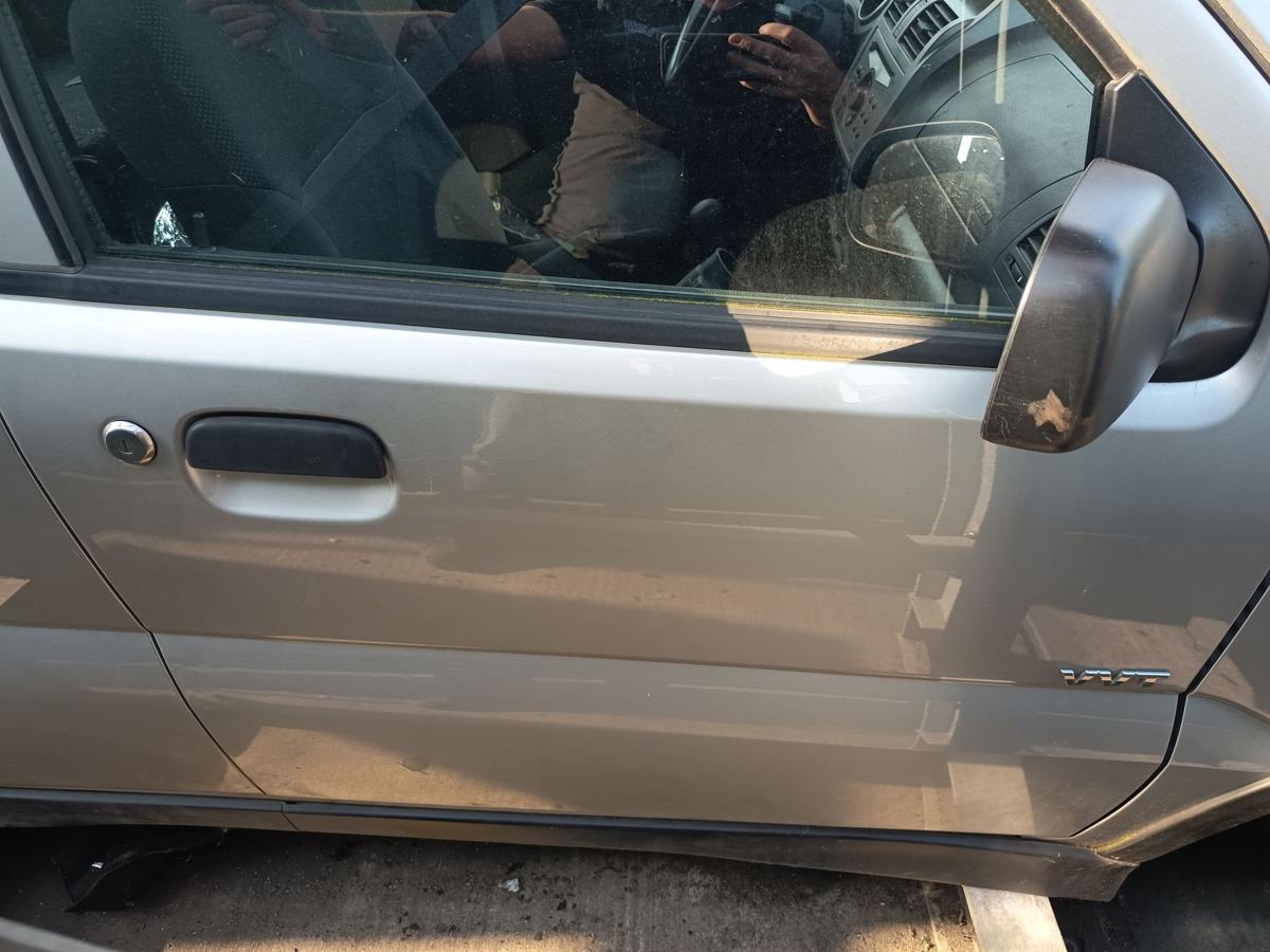 Suzuki Ignis II X45 orig Tür vorn rechts mit Anbauteilen ZCC Silky Silver met