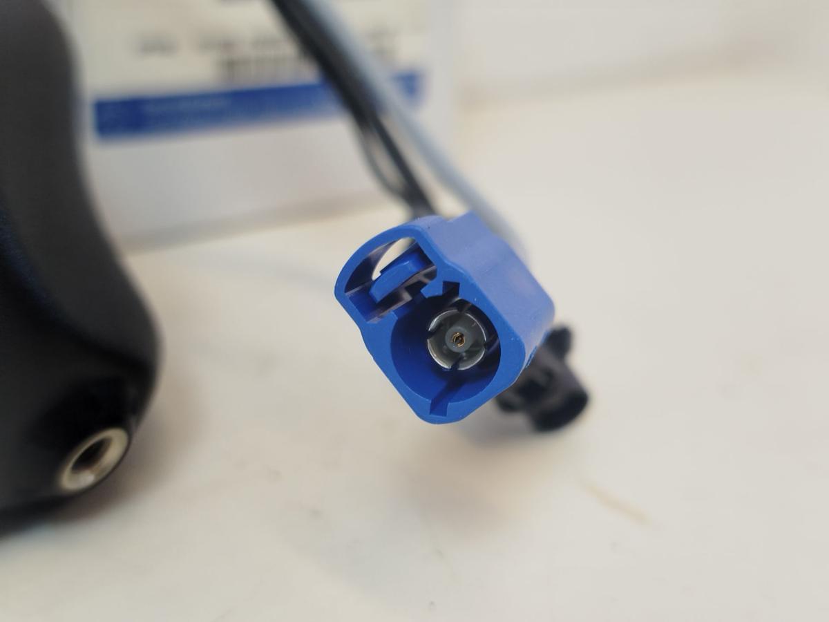 Ford Focus DYB CEW Antennenfuss Antennensockel Grundplatte Antenne GPS