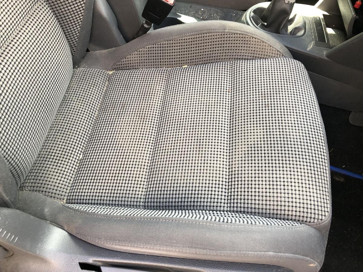VW Touran 1T 1T1 Sitz vorn rechts Beifahrersitz mit Sitzkonsole Stoff Heizung