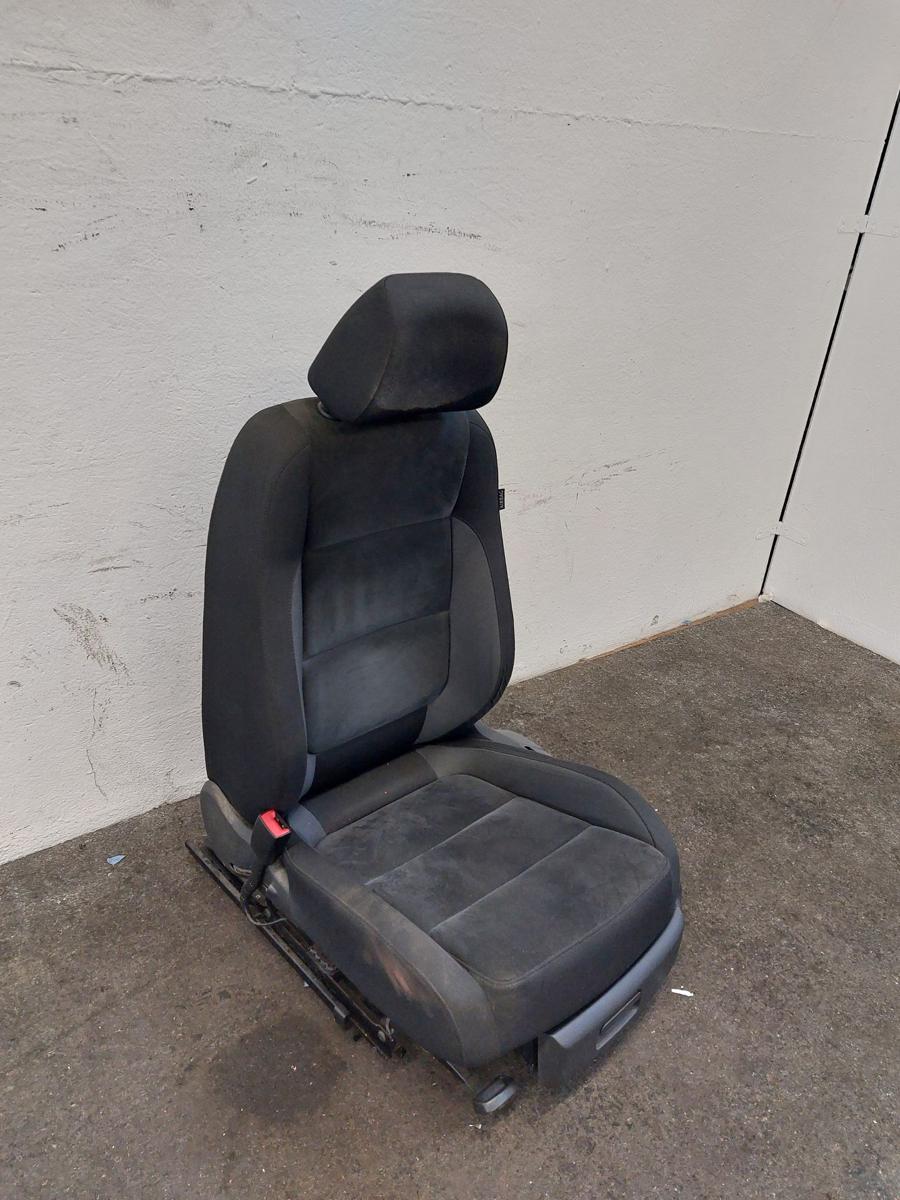 VW Golf Plus 2 II 5M Sitz vorn links Fahrersitz Stoff Alcantara mit Heizung