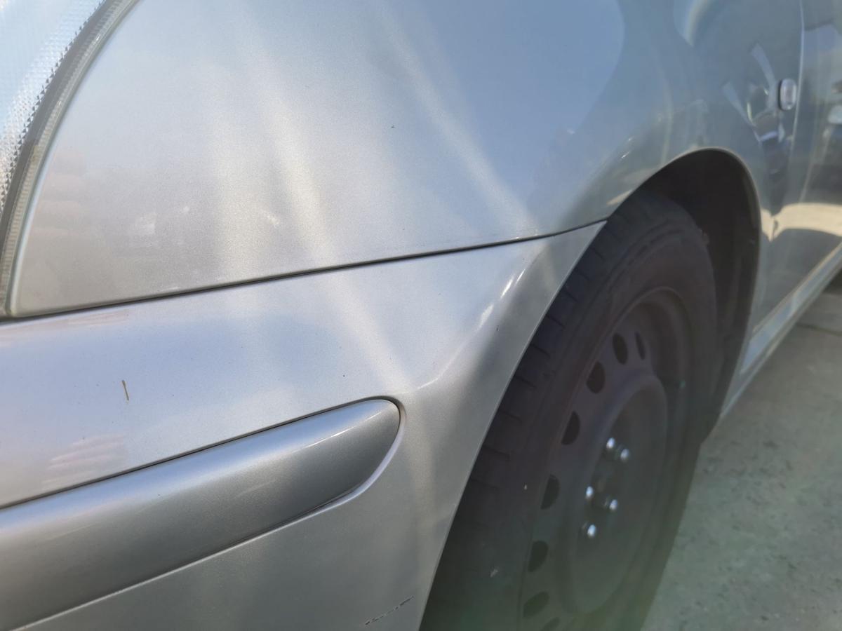 Toyota Avensis T25 Kotflügel Fender Seitenwand vorn links 1C0 Radiant Silver Met