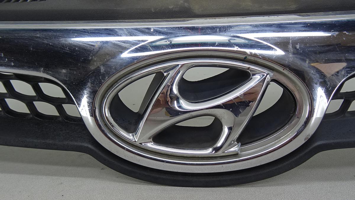 Hyundai i30 Kühlergrill mit Emblem Bj2009 Modell bis 2010