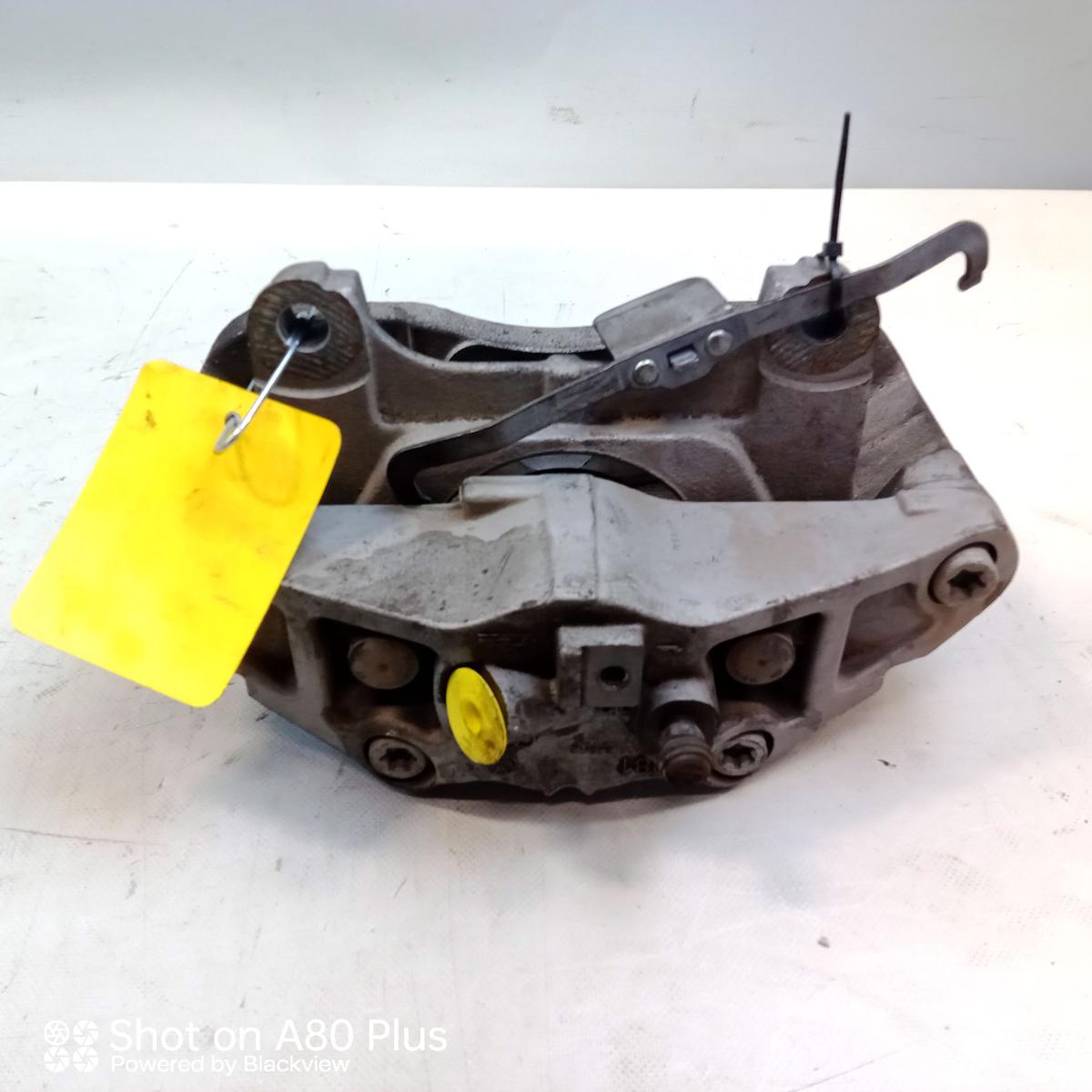 Audi A3 8P Quattro original Bremssattel Vorderachse links 345x30mm Bj.2004