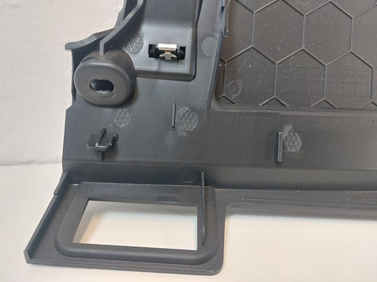 VW Golf 8 VIII CD Innenverkleidung Abdeckung Sicherungskasten Armaturenbrett