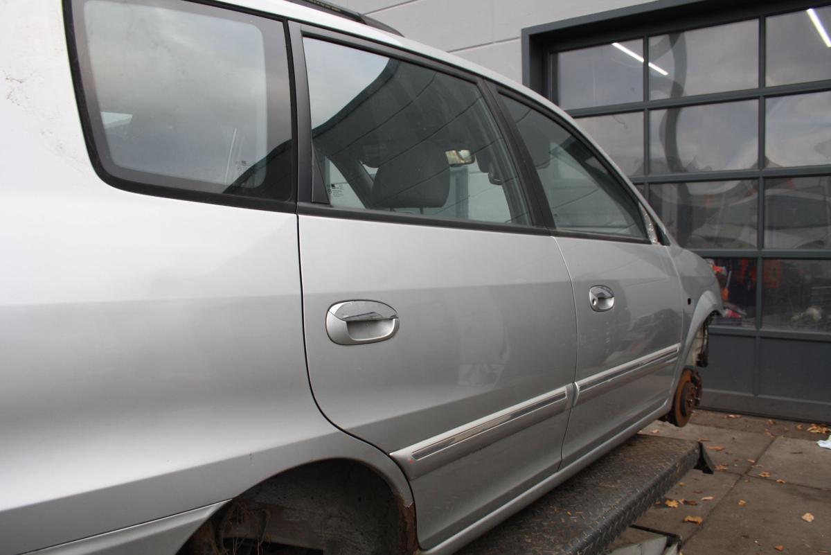 Kia Carens II orig Tür hinten rechts Fond C5 Starsilber met Bj 2006