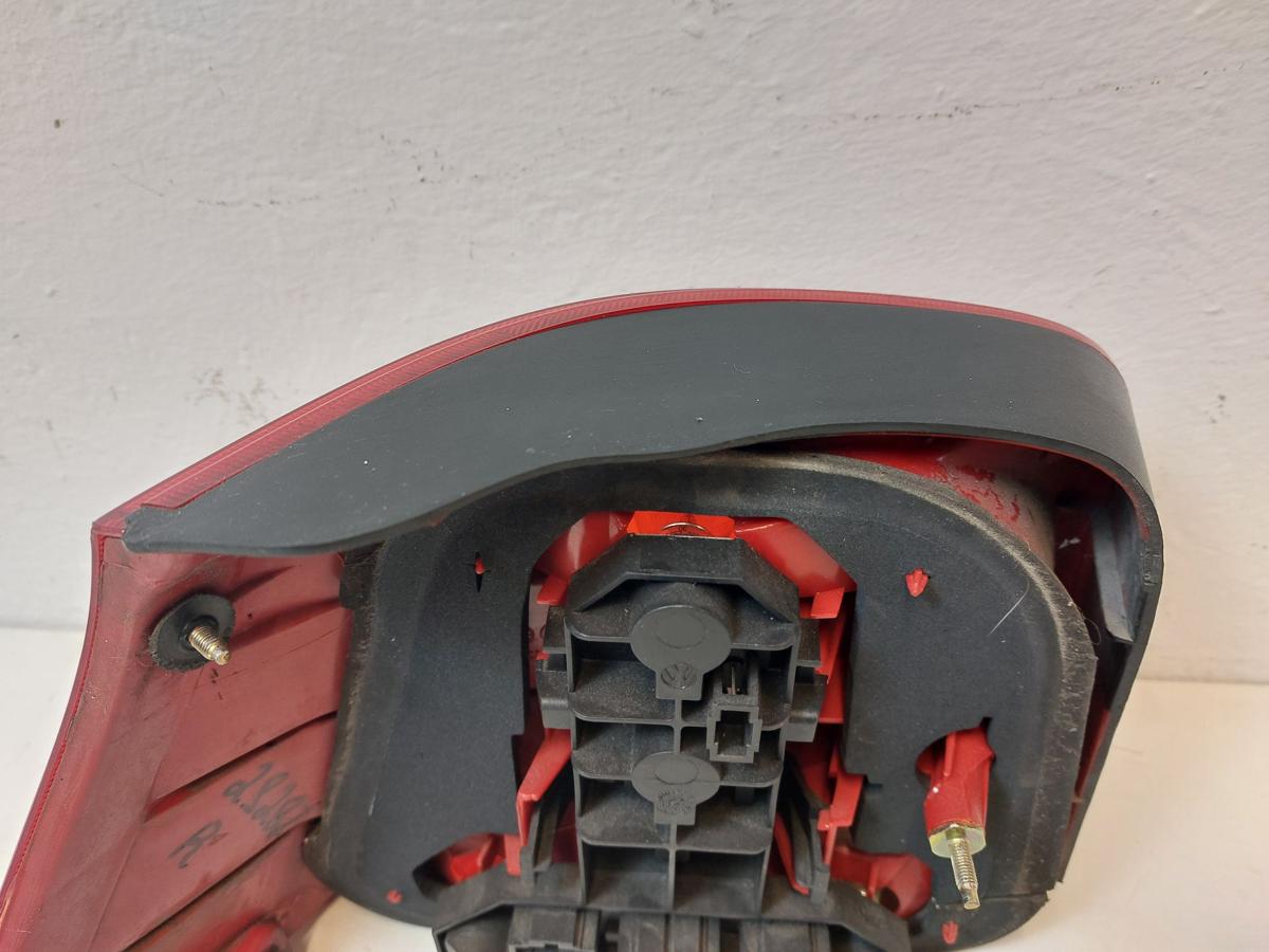 VW Golf 4 1J R&uuml;ckleuchte rechts R&uuml;cklicht Heckleuchte 3 oder 5 t&uuml;rer rot weiss