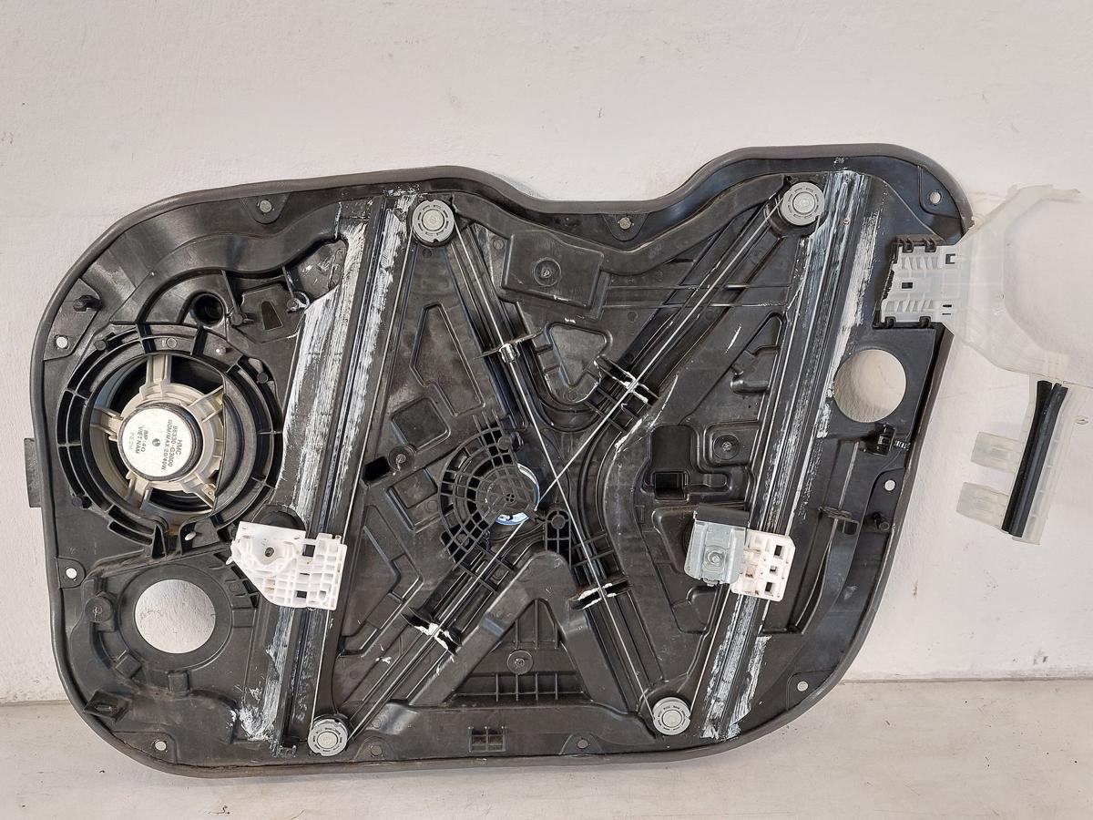 Hyundai i30 PD Mild Hybrid Fensterheber vorn links auf Grundplatte Fahrerseite