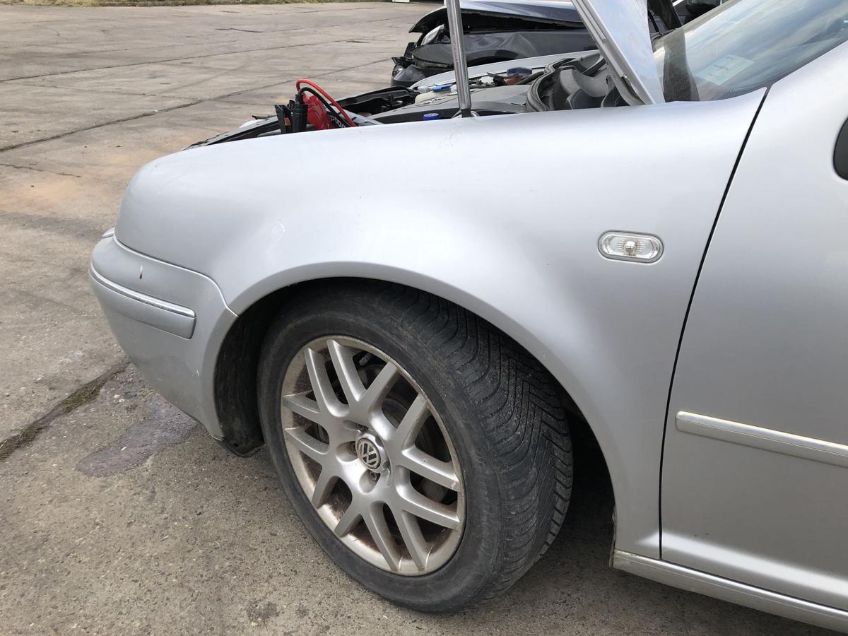 VW Bora 1J Kotfl&uuml;gel vorn links Fahrerseite Seitenwand LA7W Reflexsilber Met