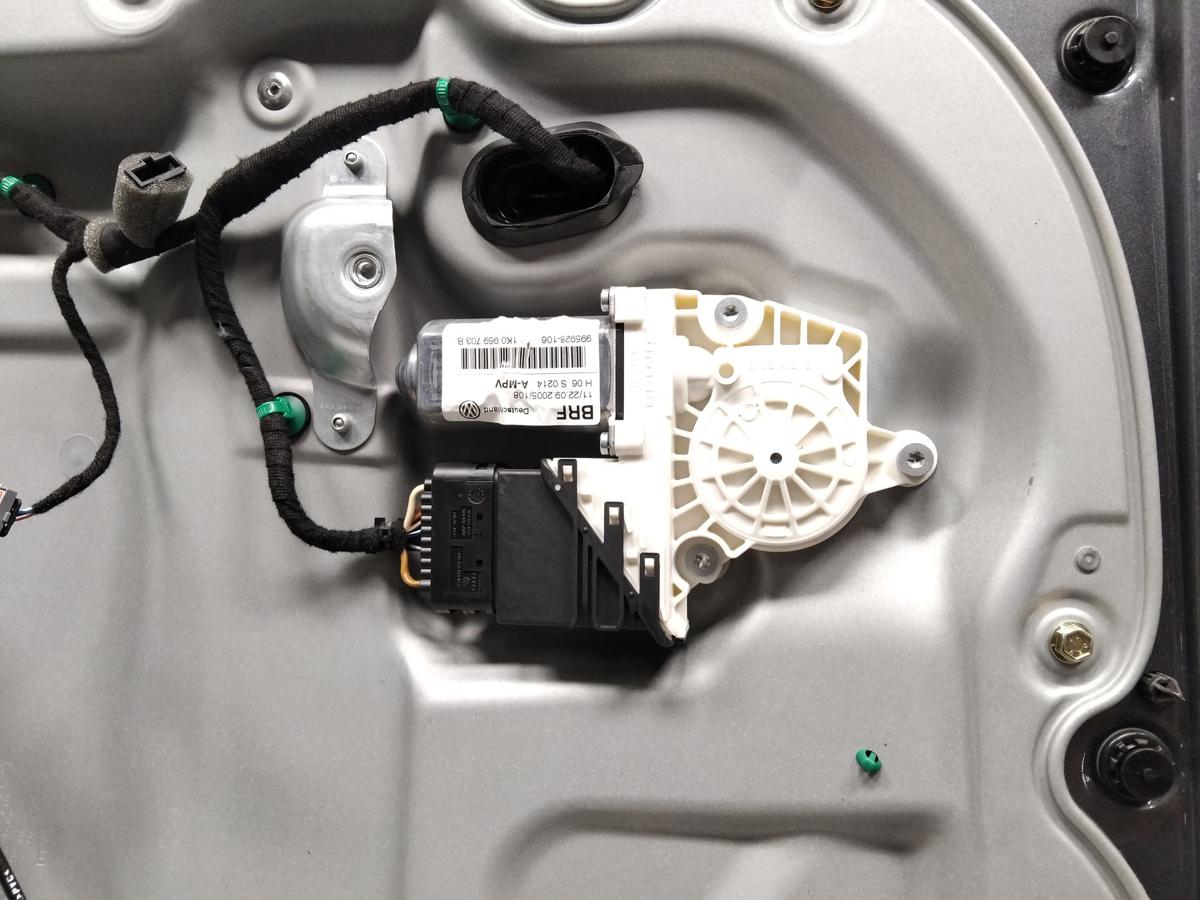 VW Touran 1T original T&uuml;r hinten links platinumgreymetallic LD7X BJ2006