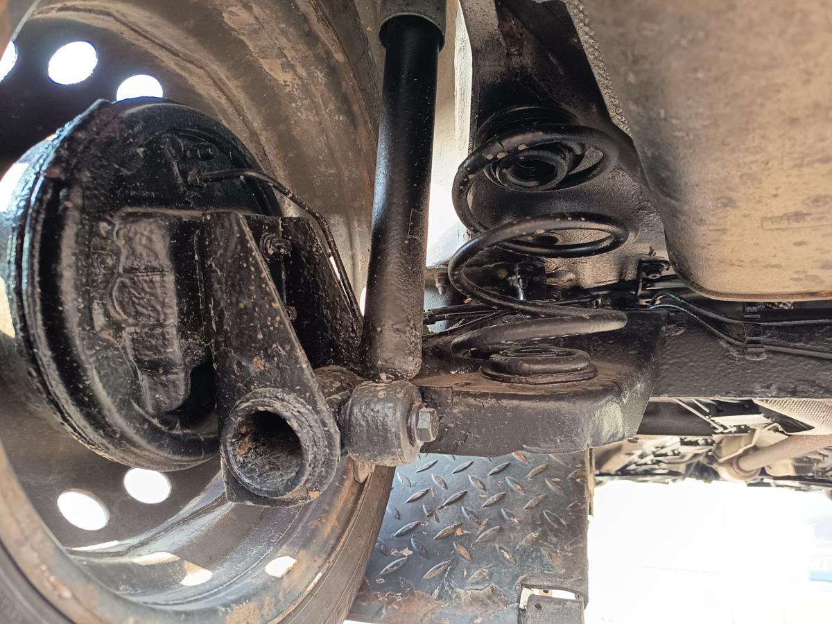 Renault Twingo II original Hinterachse Tr&auml;ger trommelgebremst 1,2l 43kW Bj 2009