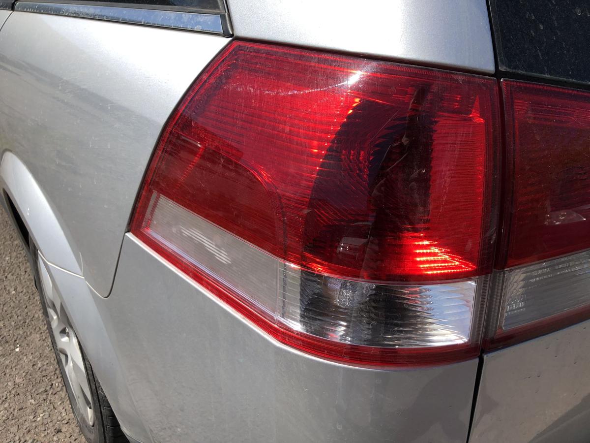 Opel Vectra C Caravan ab 05 R&uuml;ckleuchte au&szlig;en links Ecke Kombi rot silber