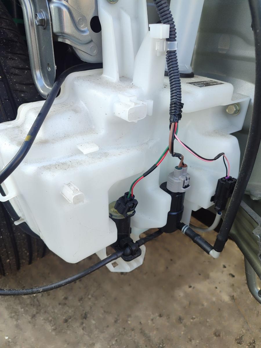 Mitsubishi Eclipse Cross original Scheibenwaschbeh&auml;lter Waschanlage mit Pumpen