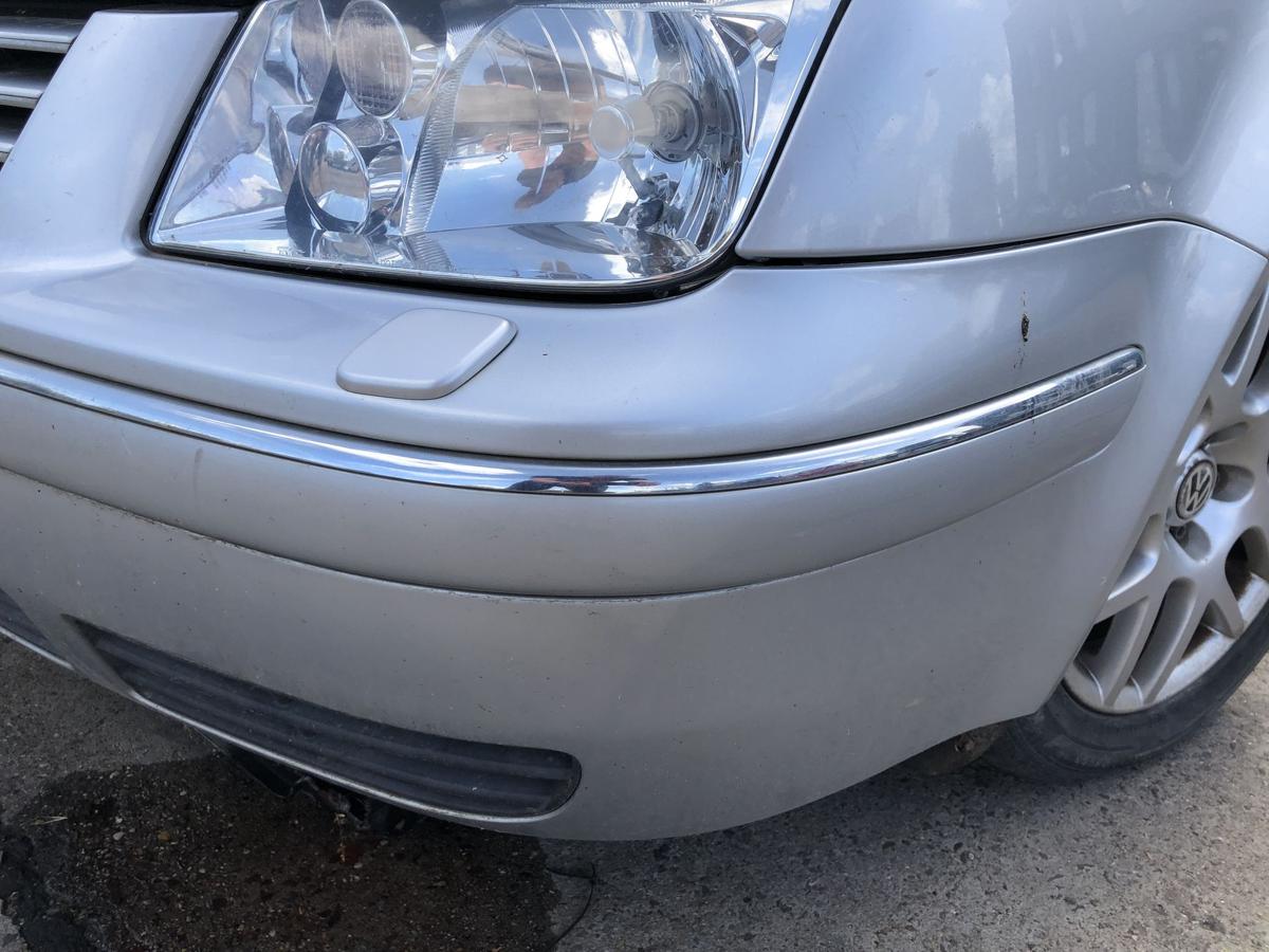 VW Bora 1J Sto&szlig;f&auml;nger vorn Frontsch&uuml;rze SRA Highline Chromleiste LA7W silber