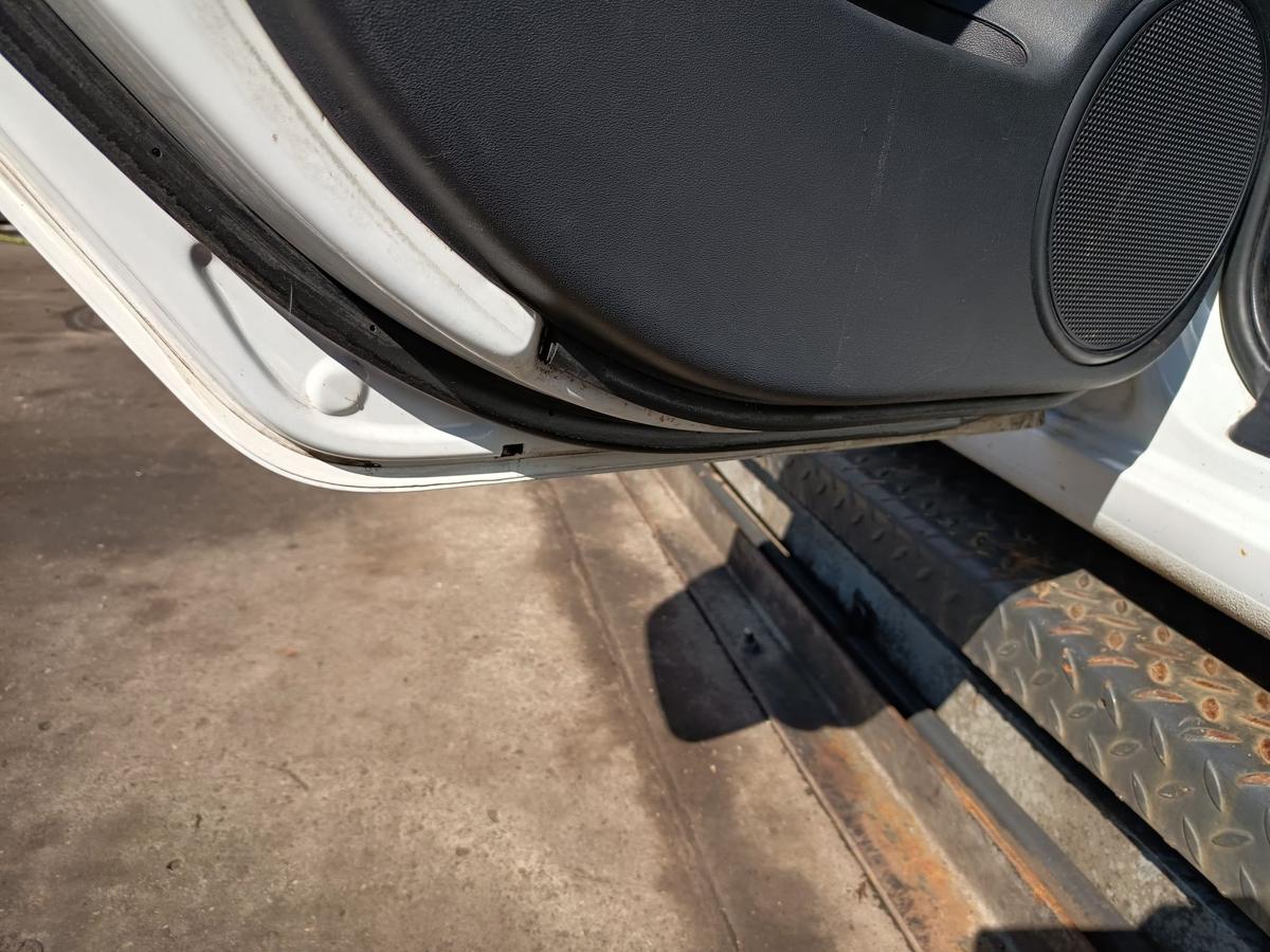 Hyundai I30 FD original T&uuml;r hinten links Crystal White Baujahr 2009