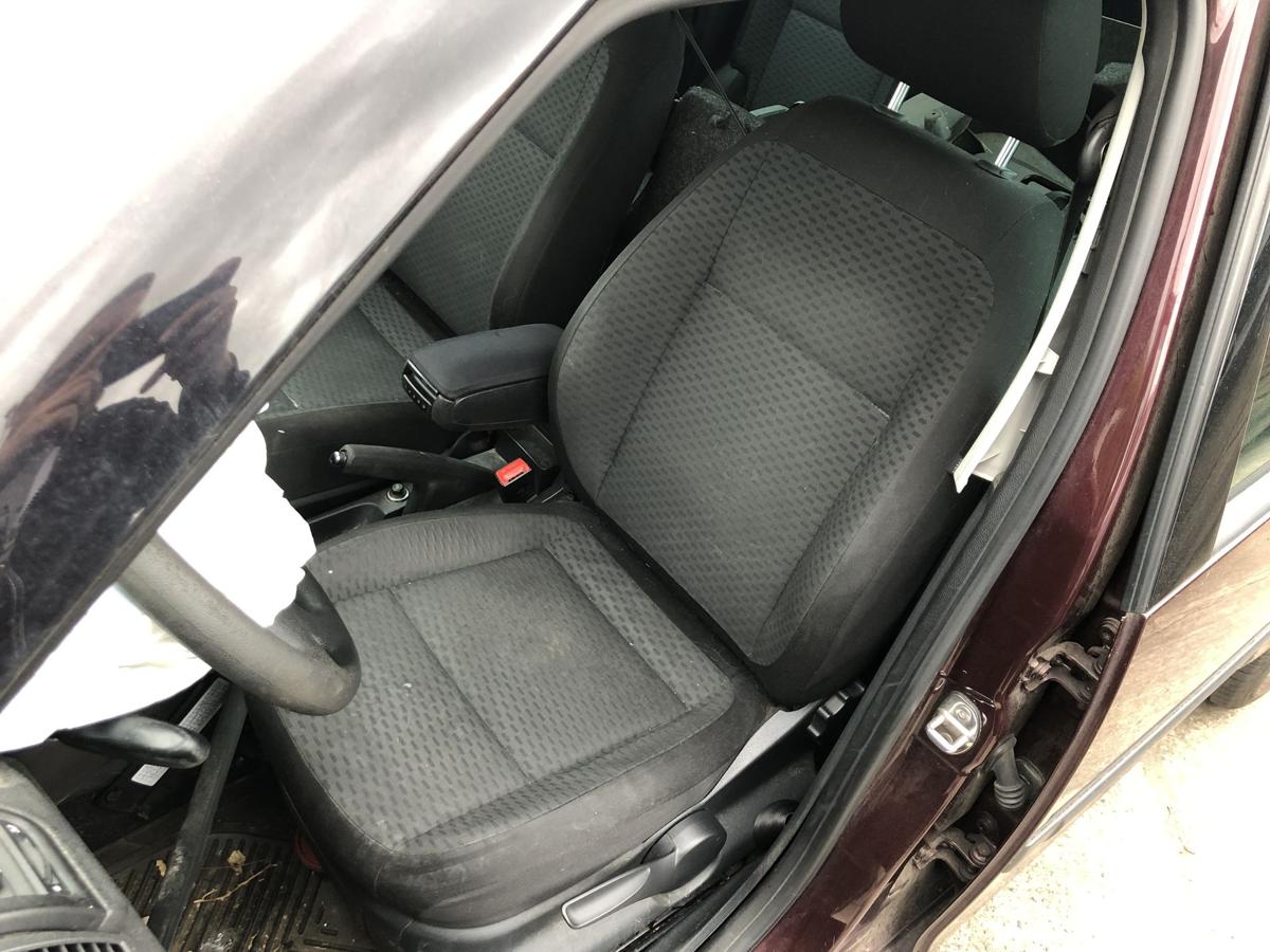 Skoda Roomster 5J Sitz vorn links Fahrersitz Stoff mit Muster ohne Heizung