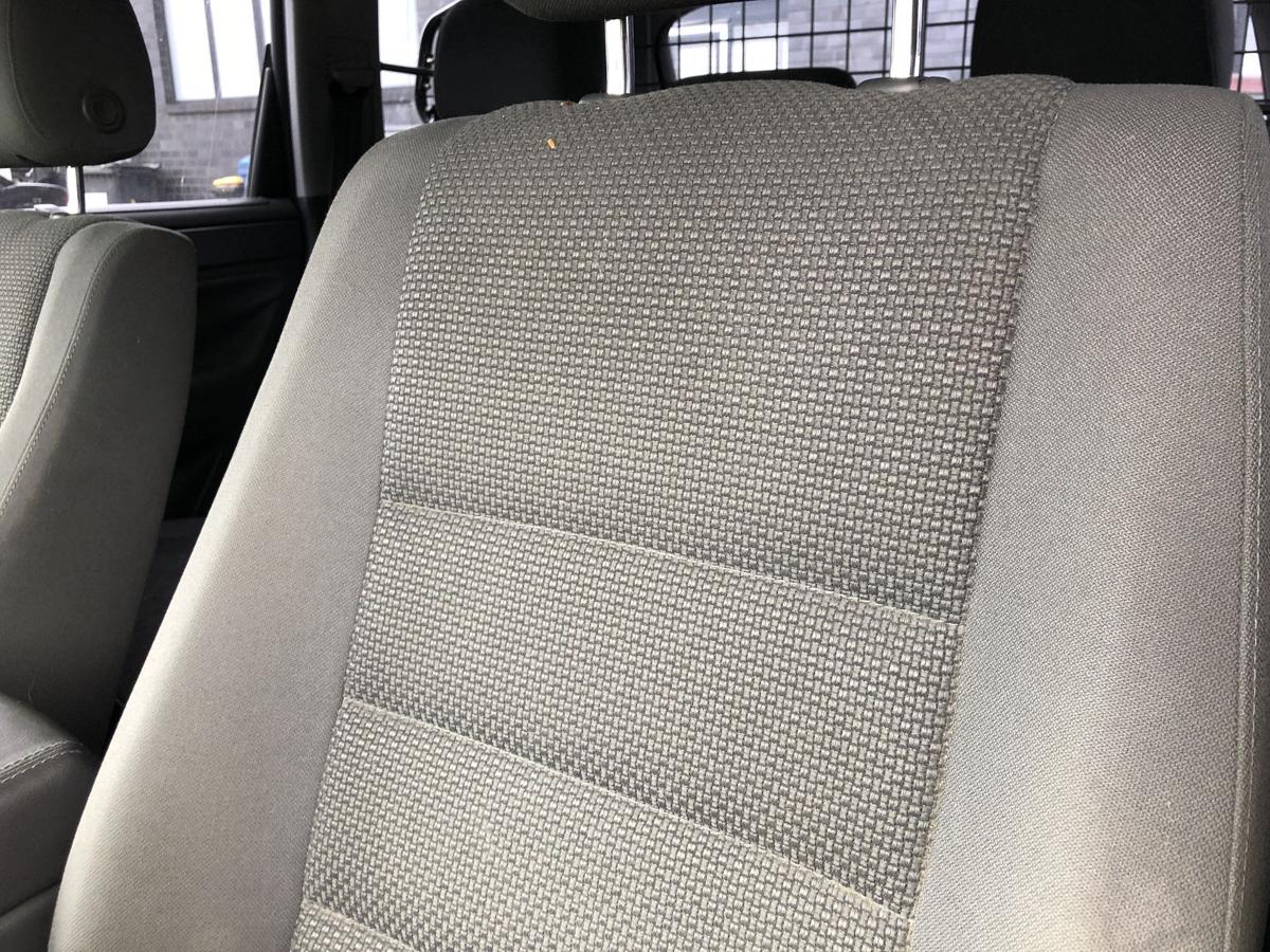 VW Touareg 7L Sitz vorn links Fahrersitz Stoff mit Heizung