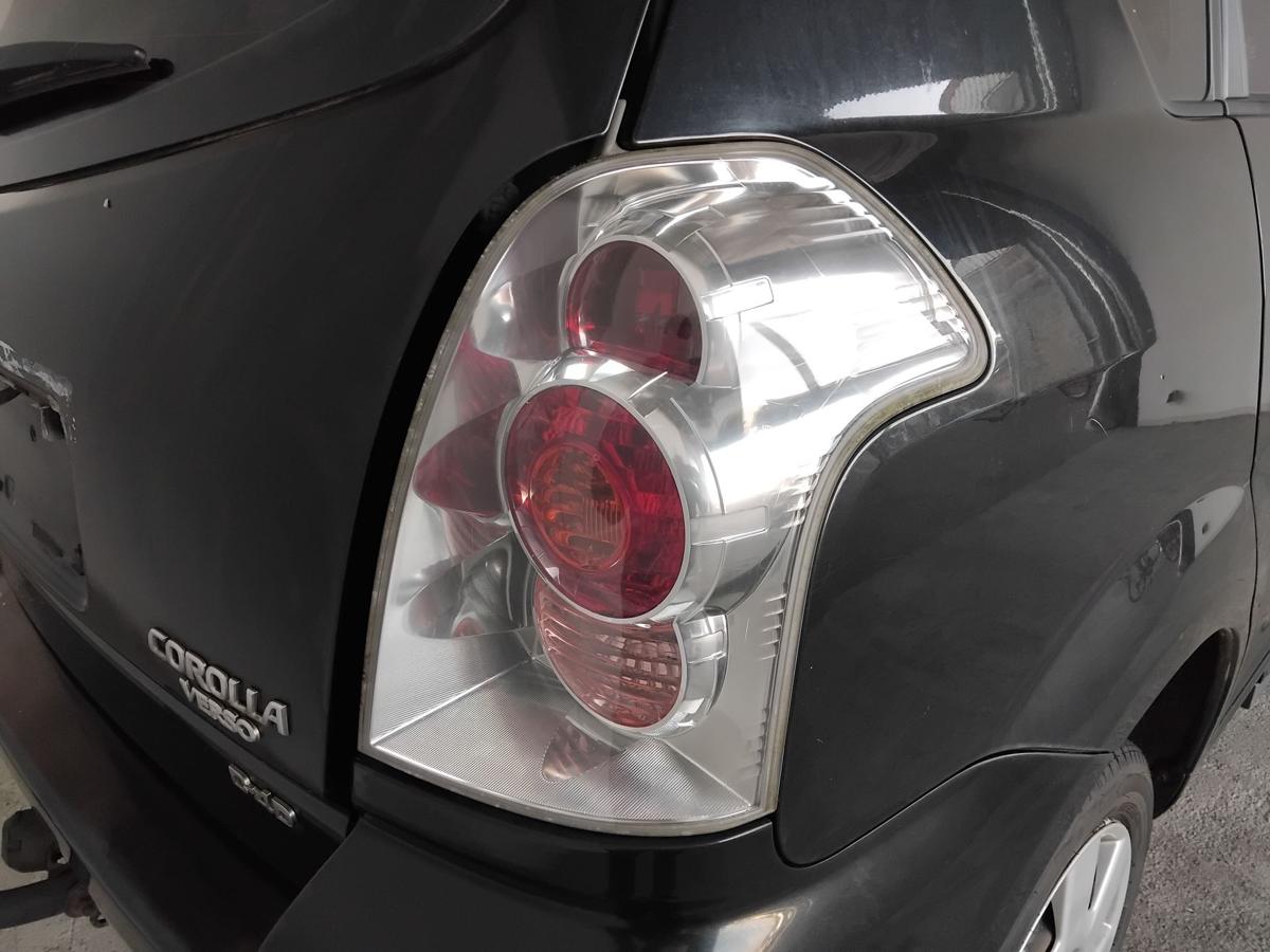 Toyota Corolla Verso II AUR10 original Rückleuchte Schlussleuchte rechts BJ2006