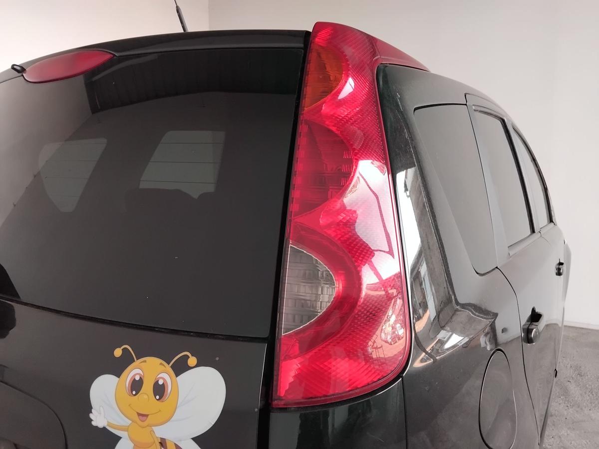 Nissan Note E11 original R&uuml;ckleuchte Heckleuchte rechts mit Blende oben BJ2008