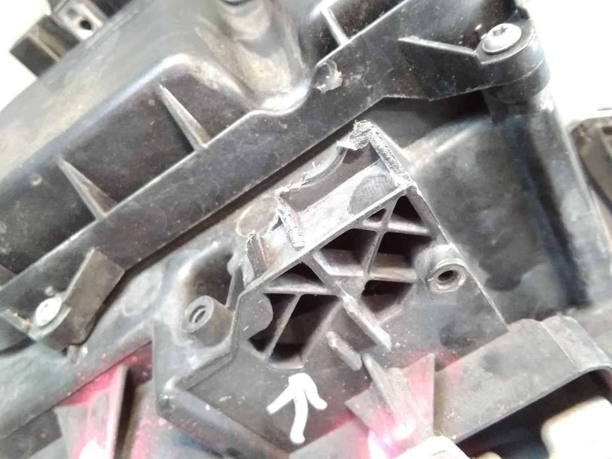 VW Golf Sportsvan original Xenon Scheinwerfer links besch&auml;digt Bj.2017