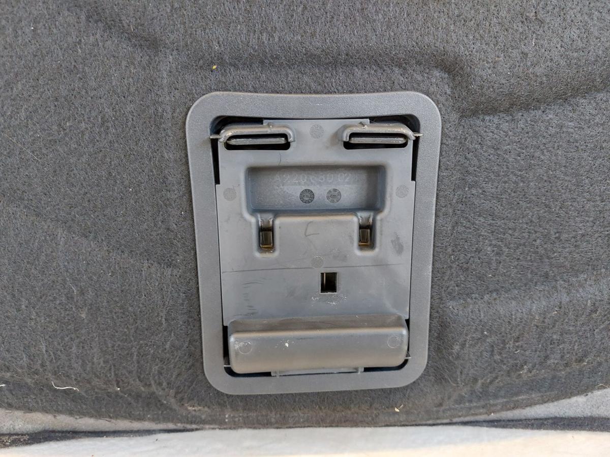 Mercedes W211 Limo E Klasse Bodenbelag Teppich Kofferraumboden Ladeboden