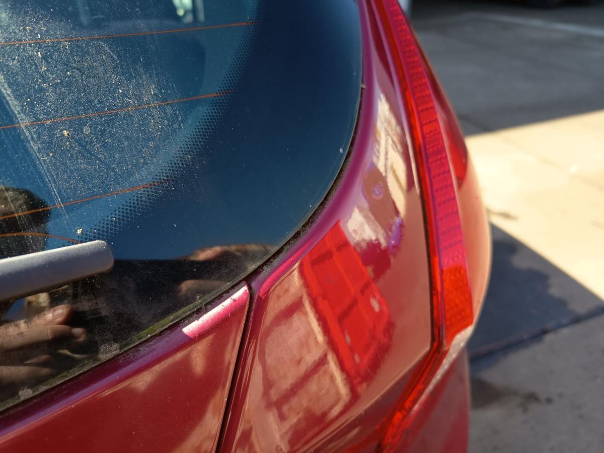 Ford Fiesta MK7 original Heckklappe mit Scheibe Hot Magenta Baujahr 2009