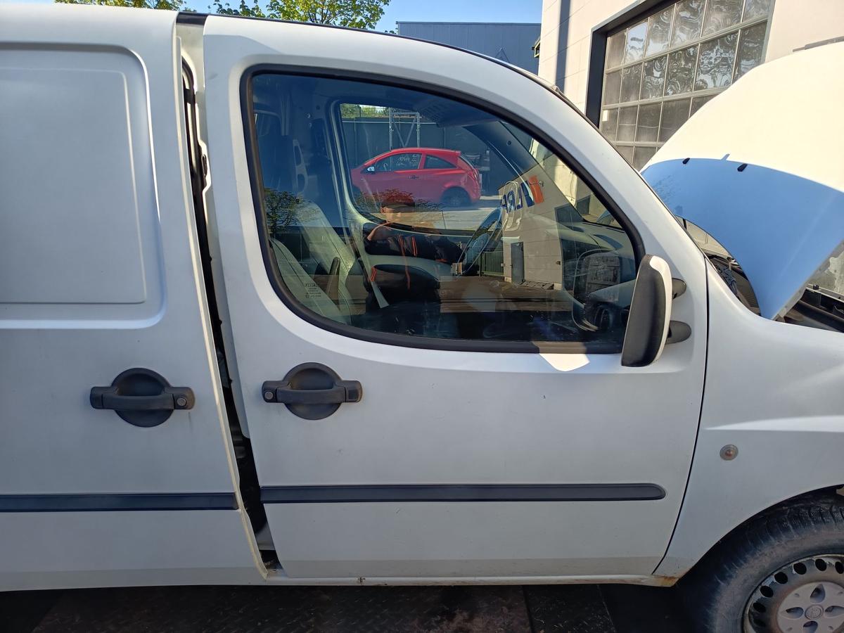 Fiat Doblo Cargo 223 original T&uuml;r vorn rechts Beifahrer Wei&szlig; uni Bj 2001