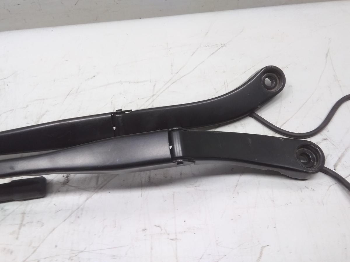 Tesla Model Y original Satz Wischerarme vorn BJ2023