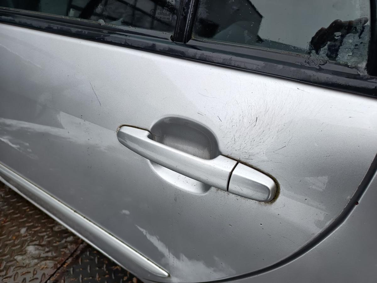 Toyota Corolla E12 original T&uuml;r hinten links Fond 199 Silber Bj 2002