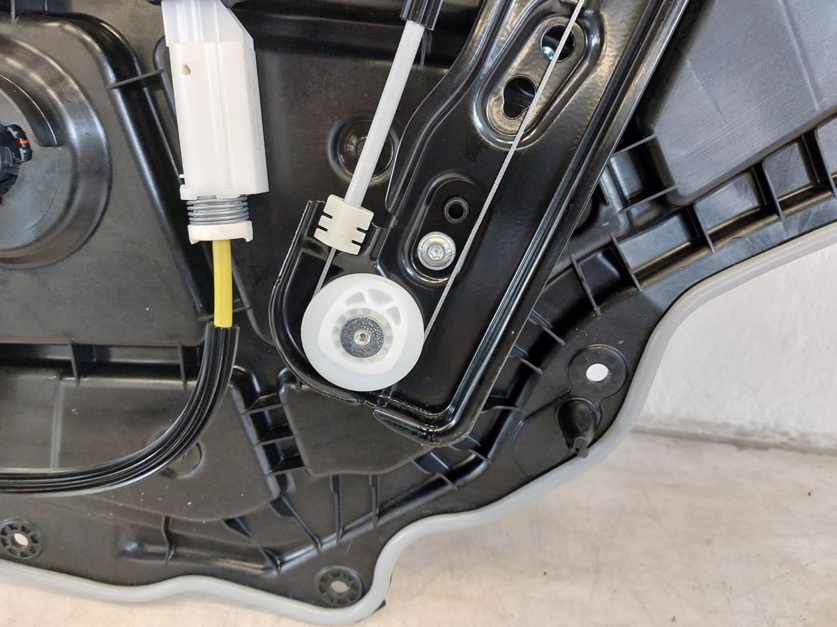 Tesla Model Y Juniper Fensterheber hinten links auf Grundplatte ohne Hebermotor
