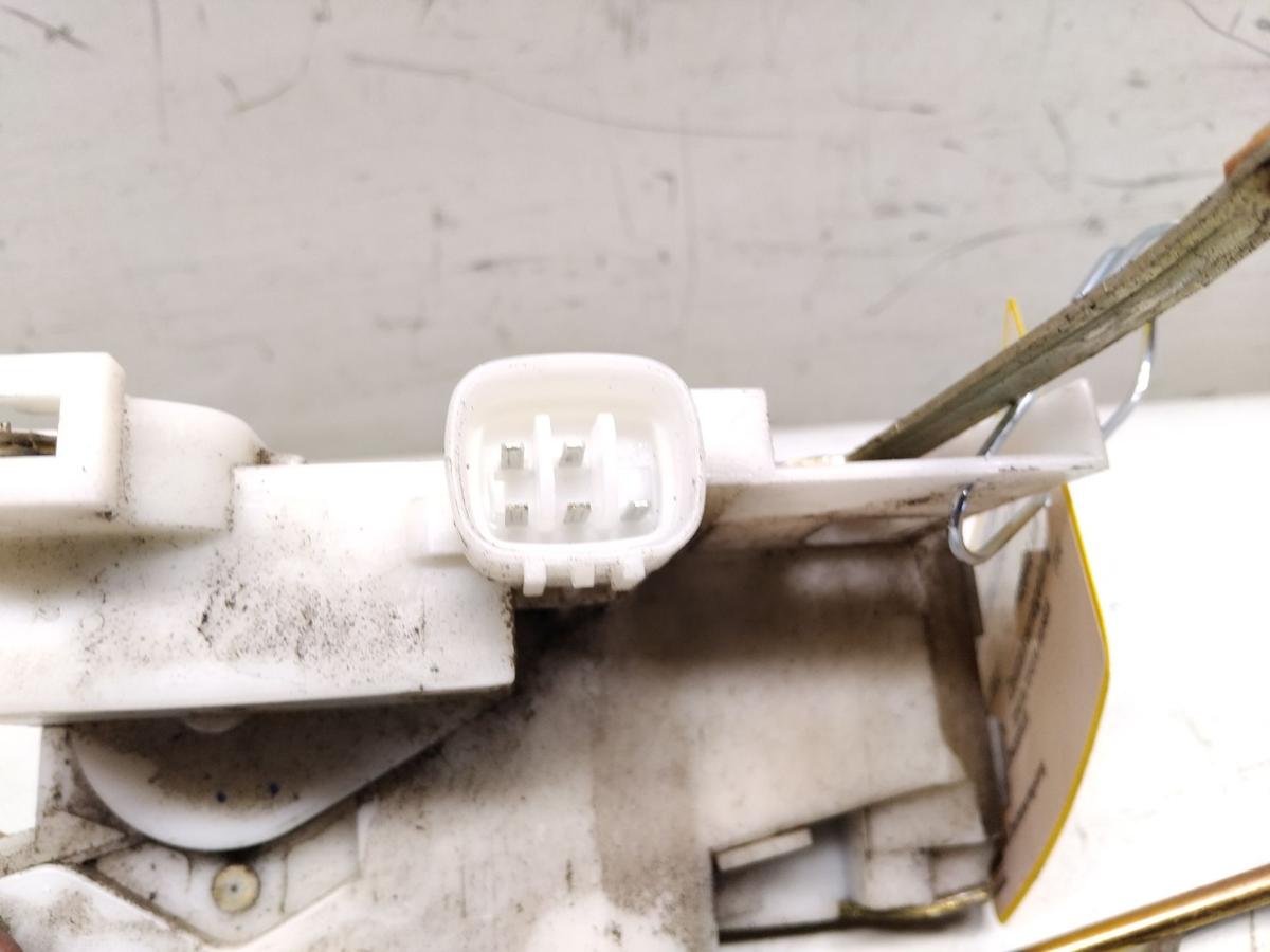 Toyota Avensis T22 original T&uuml;rschloss vorn links mit Zentralverriegelung BJ2002