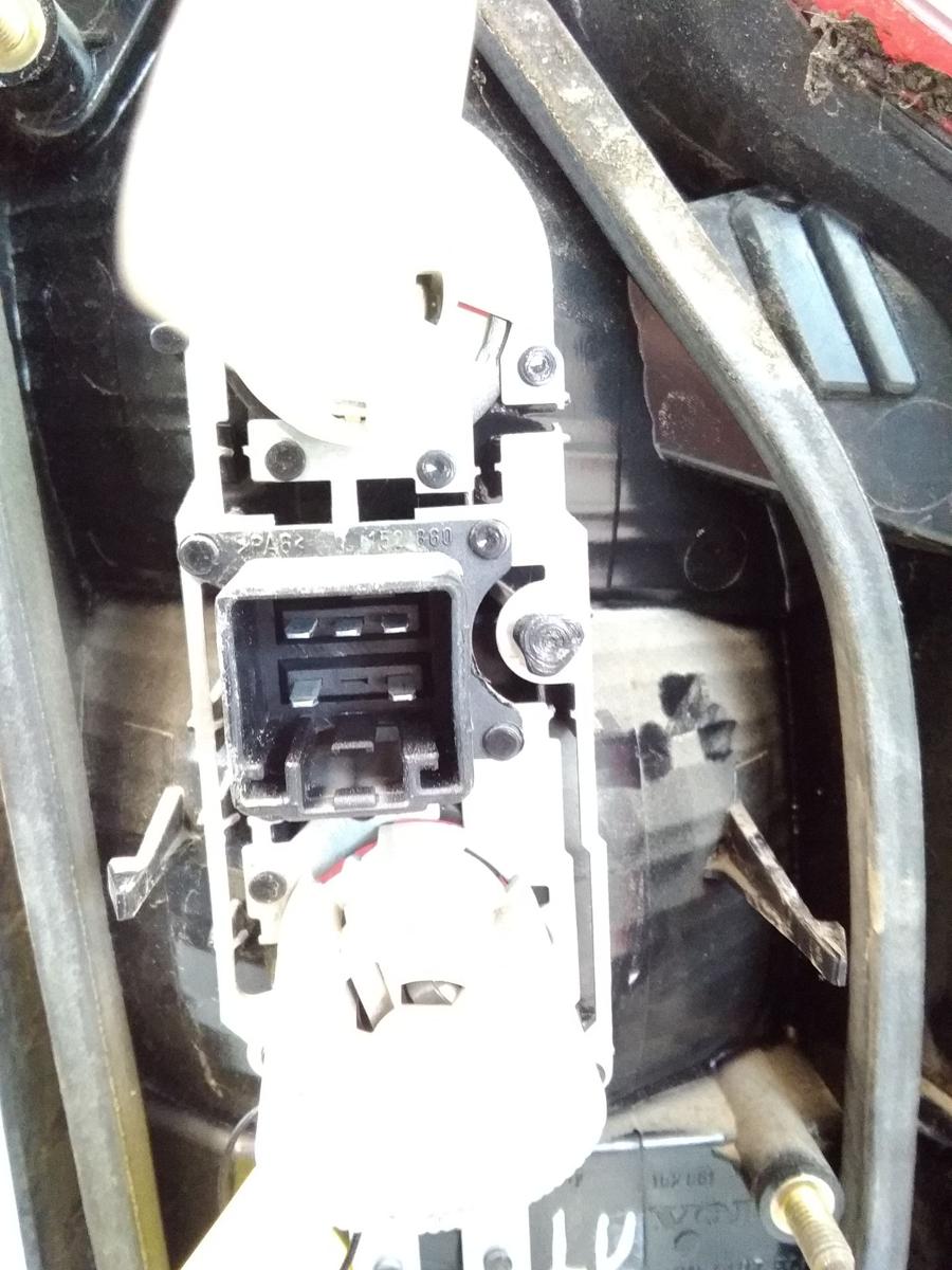 Volvo V70 II Kombi original Rückleuchte Heckleuchte unten links BJ2004