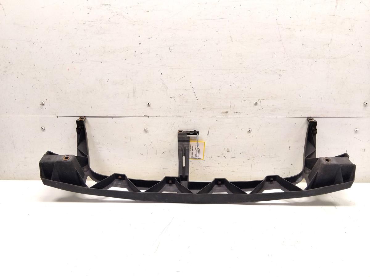 VW Passat 3BG original Grilltr&auml;ger St&uuml;tzteil Sto&szlig;f&auml;nger vorn oben Bj.2001