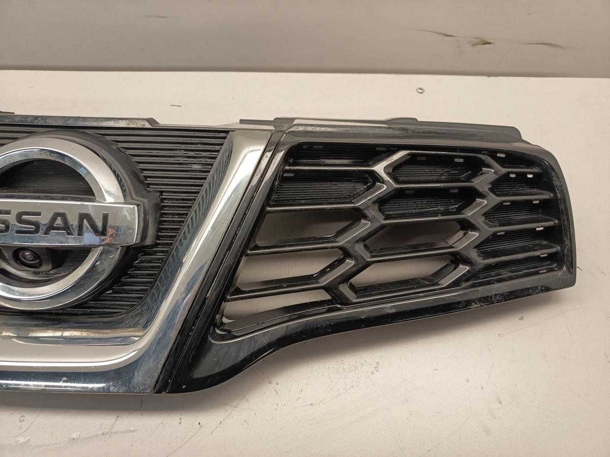 Nissan Qashqai J10 original K&uuml;hlergrill mit Frontkamera GAB Nightshade Bj 2013