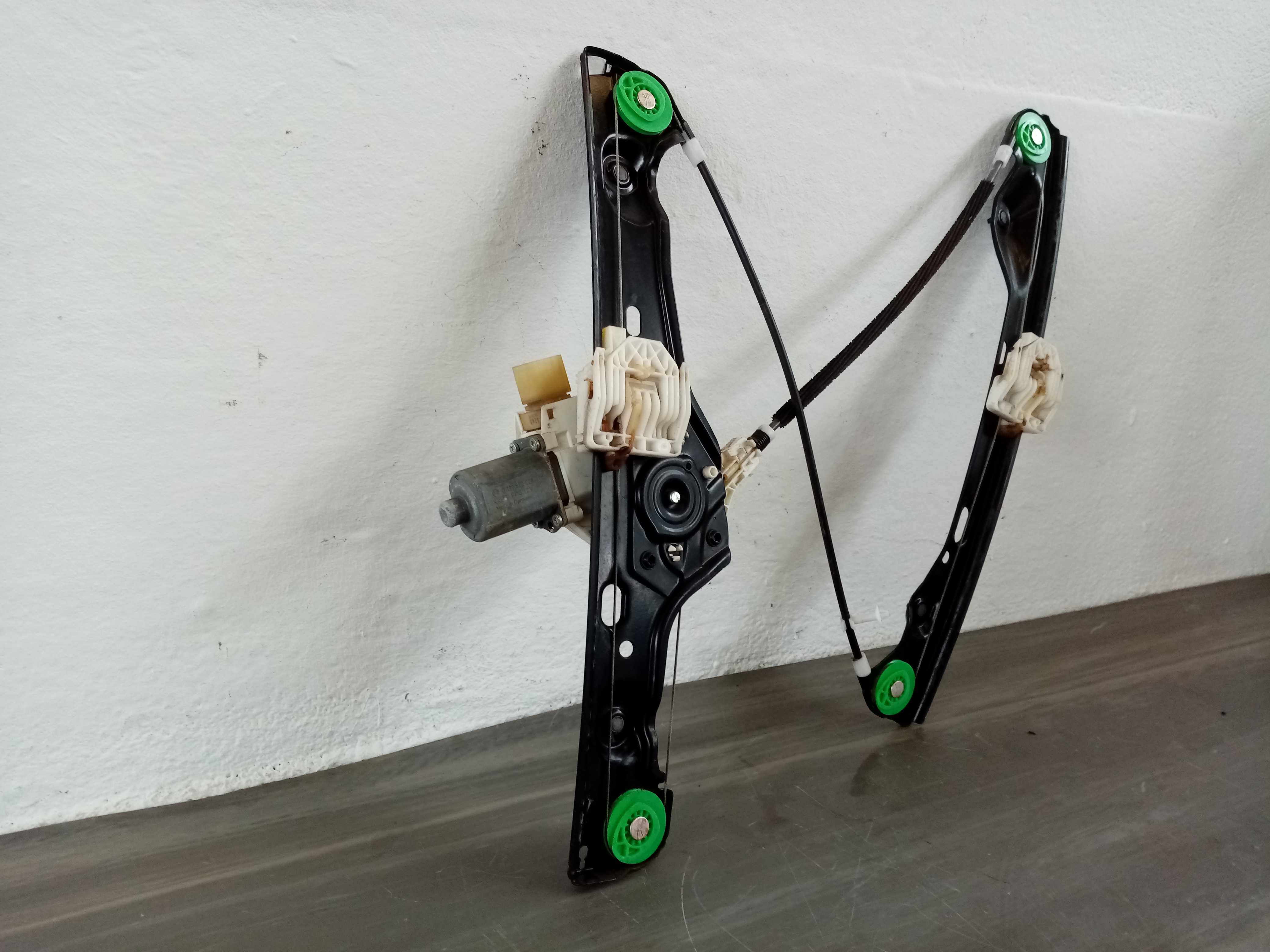 BMW E90 E91 Bj 06 Fensterheber vorn links Motor Mechanik 7060265