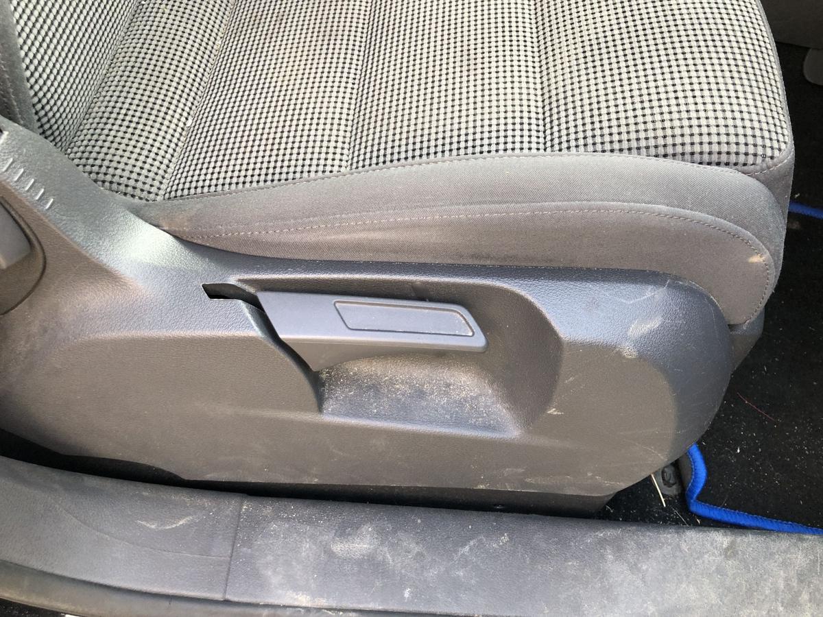 VW Touran 1T 1T1 Sitz vorn rechts Beifahrersitz mit Sitzkonsole Stoff Heizung