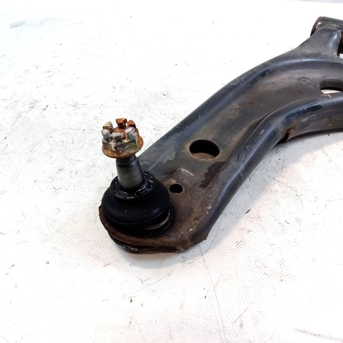 Toyota Yaris 3 Hybrid XP13 Phase 3 original Querlenker Vorderachse links Bj.2020