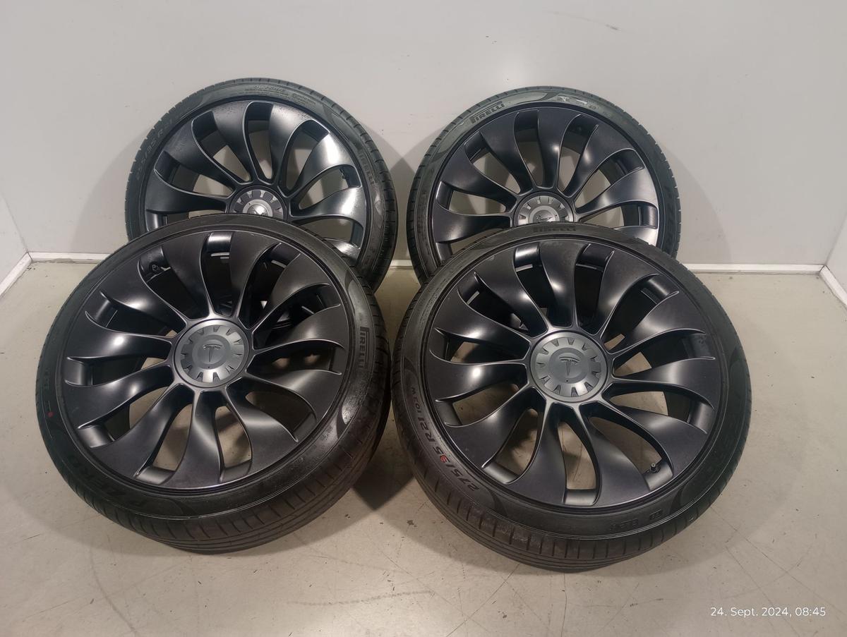 Tesla Model Y orig Alufelgen Satz 10,5x21 ET48 Sommerreifen 275/35R21 DOT 3721