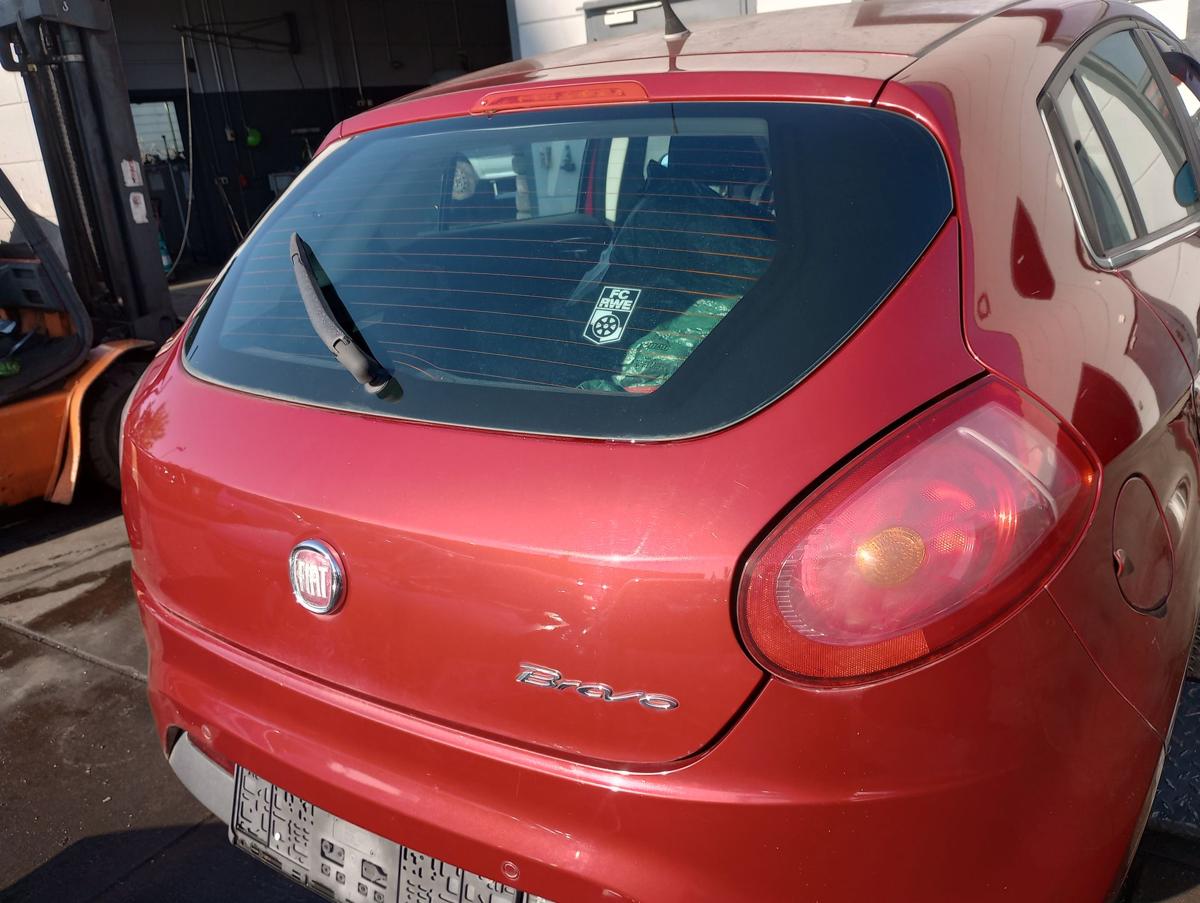 Fiat Bravo II 198 orig Heckklappe mit Scheibe Kofferraum 106/B Rot Bj 2008